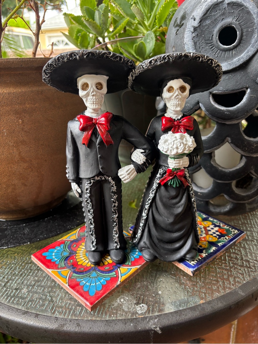 Decorative Black Day of the Dead Skeleton Couple Figurines - Party Decor